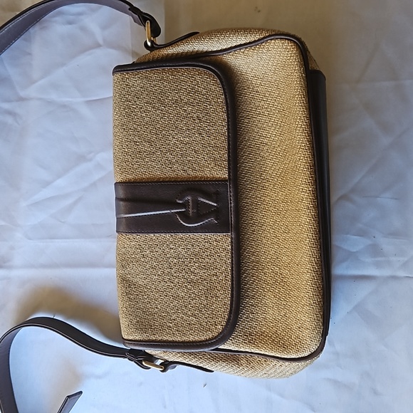 Etienne Aigner rare over shoulder bag - Picture 2 of 10